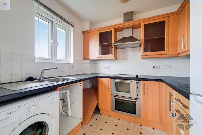 2 Bedroom Flat To Rent In Bradmore Court, Enfield, EN3