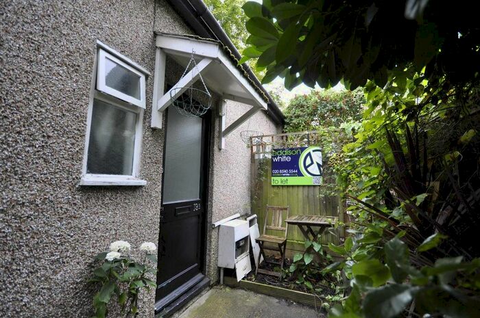 1 Bedroom End Of Terrace House To Rent In Russell Road, London, SW19