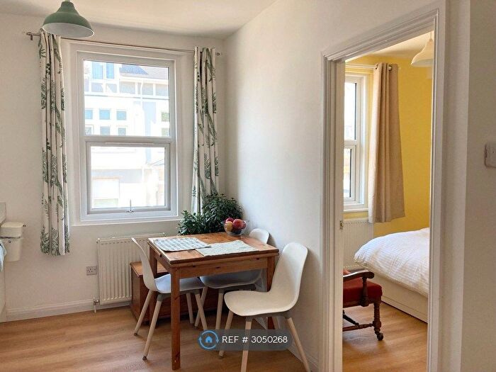 2 Bedroom Flat To Rent In Jackson House, Bournemouth, BH5