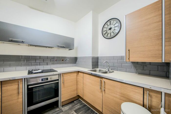 3 Bedroom Flat To Rent In Qube, Townsend Way, Birmingham City Centre, B1