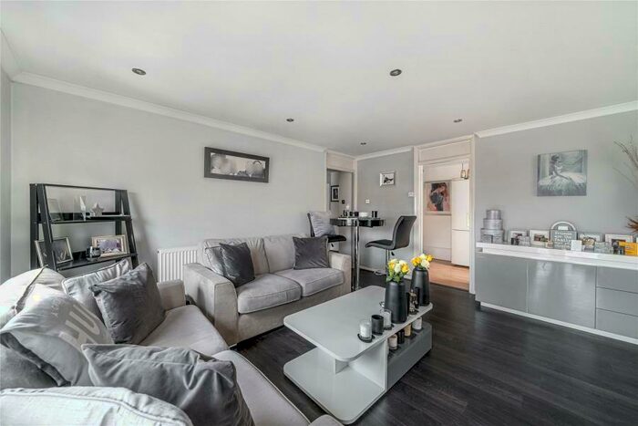 2 Bedroom Apartment To Rent In Horsell, Woking, Surrey, GU21