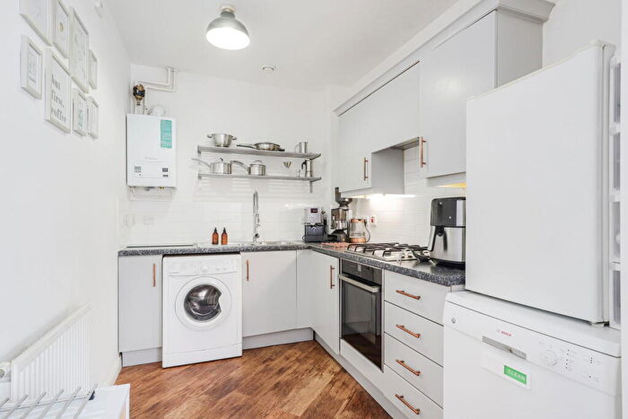2 Bedroom Apartment For Sale In St. Peters Way, Stratford-upon-Avon, CV37