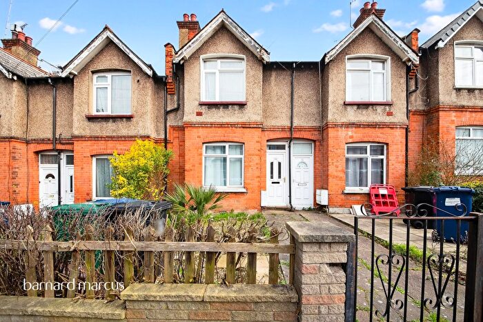 3 Bedroom Maisonette For Sale In Brunswick Park Road, London, N11
