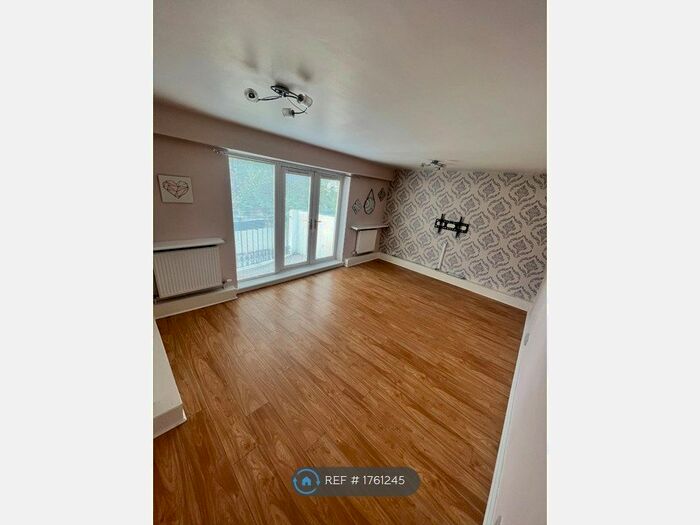 3 Bedroom Maisonette To Rent In Storie Street, Paisley, PA1