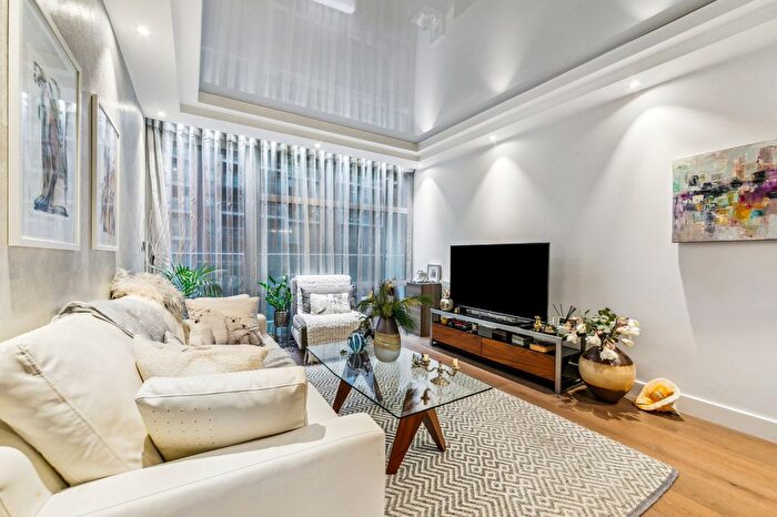 1 Bedroom Flat To Rent In Warwick Building, Queenstown Road, SW11