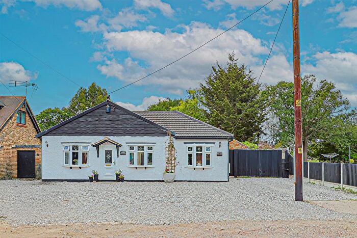 4 Bedroom Detached Bungalow For Sale In Ethelbert Road, Rochford, SS4