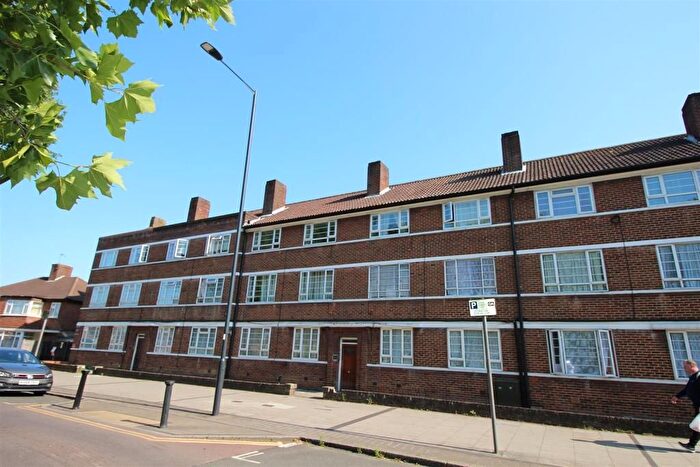 2 Bedroom Flat For Sale In Beverley Drive, Edgware, HA8