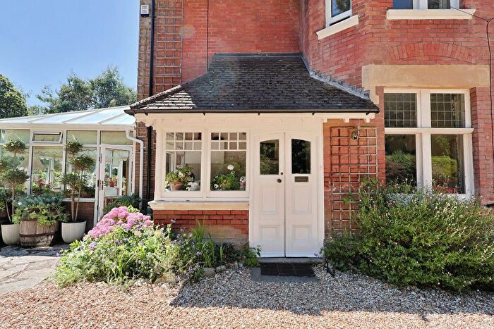 6 Bedroom Detached House For Sale In Lower Golf Links Road, Broadstone, BH18 - Photo 4