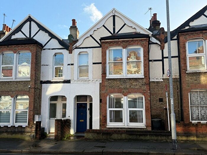 2 Bedroom Flat To Rent In Replingham Road, Southfields, London, SW18