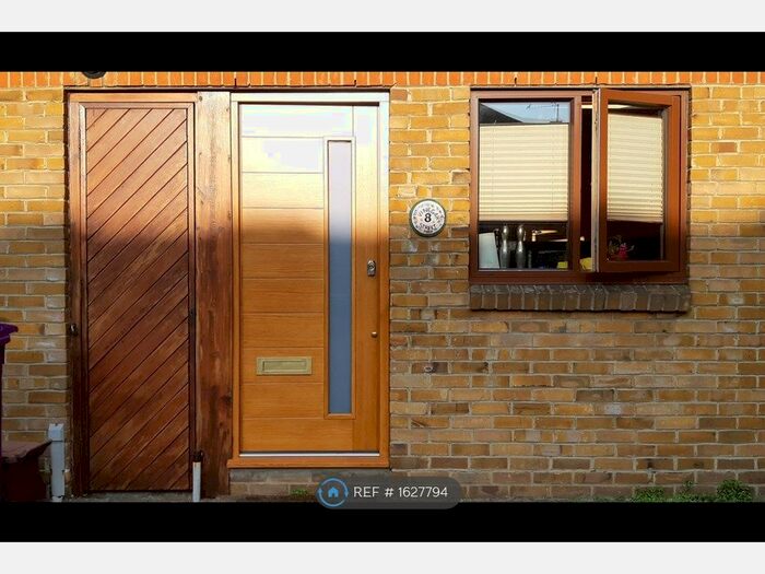 2 Bedroom Terraced House To Rent In Vinegar Street, London, E1W