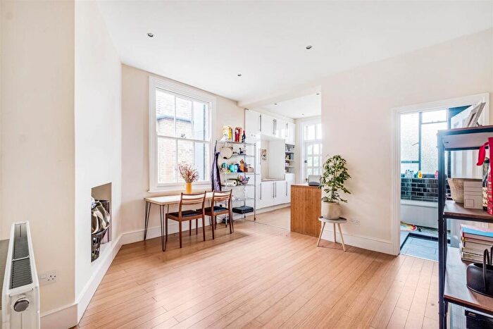 2 Bedroom Flat For Sale In Sheengate Mansions, East Sheen, SW14