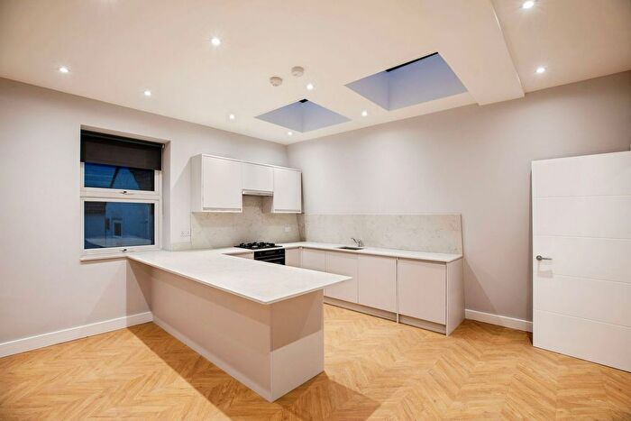 2 Bedroom Flat To Rent In Limes Grove, London, SE13