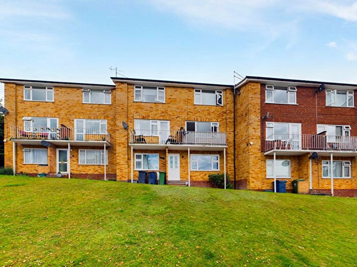 2 Bedroom Ground Maisonette To Rent In Westover Court, Downley, High Wycombe, HP13