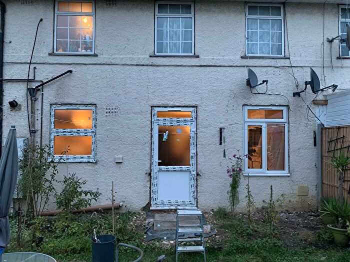 1 Bedroom Flat To Rent In Hunters Grove, Hayes, UB3