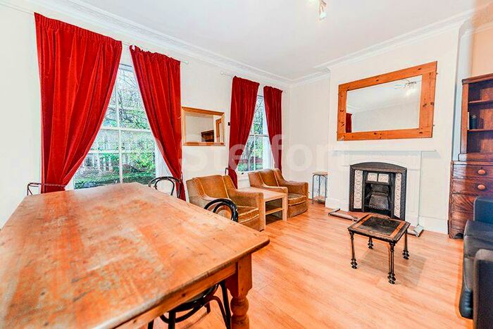 3 Bedroom Flat To Rent In Grafton Road, London, NW5
