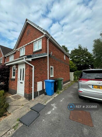 3 Bedroom Semi-Detached House To Rent In Hockerley Close, Sale, M33