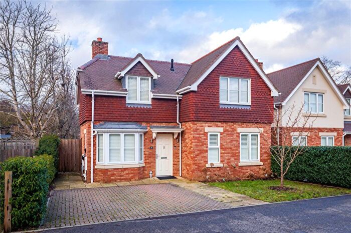 3 Bedroom Detached House For Sale In Park Drive, Bramley, Guildford, Surrey, GU5