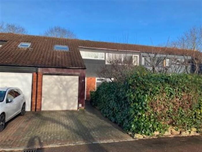 3 Bedroom Property To Rent In Finch Close, Milton Keynes Village, Milton Keynes, MK10