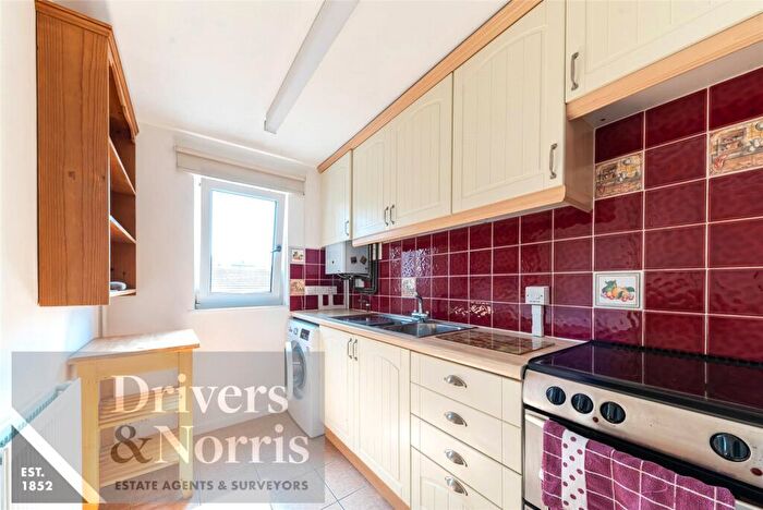 1 Bedroom Apartment To Rent In Staveley Close, Holloway, London, N7
