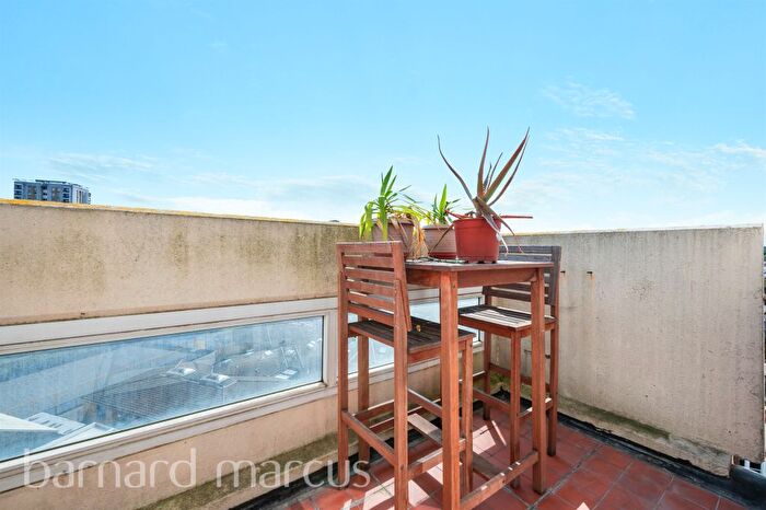 2 Bedroom Flat For Sale In Grantham Road, London, SW9