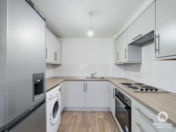 2 Bedroom Flat To Rent In Hogg Lane, Grays, RM17