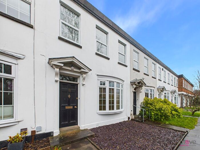 3 Bedroom Terraced House For Sale In Andover Road, Cheltenham, GL50