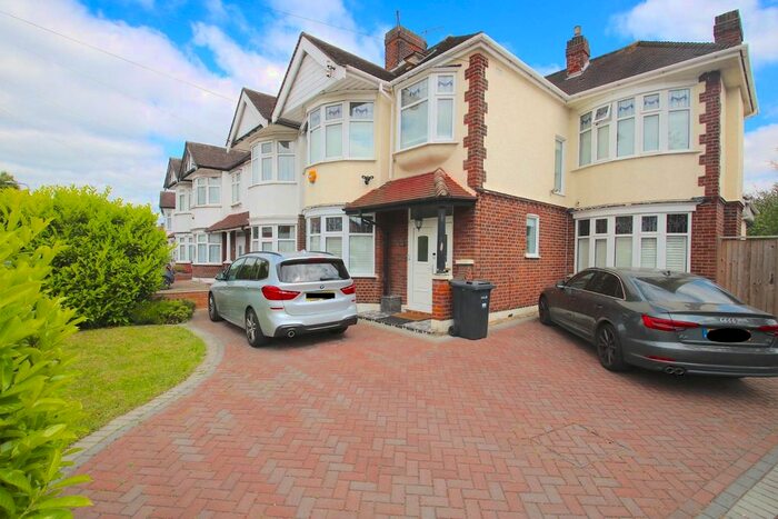 4 Bedroom Property To Rent In Parham Drive, Ilford, IG2
