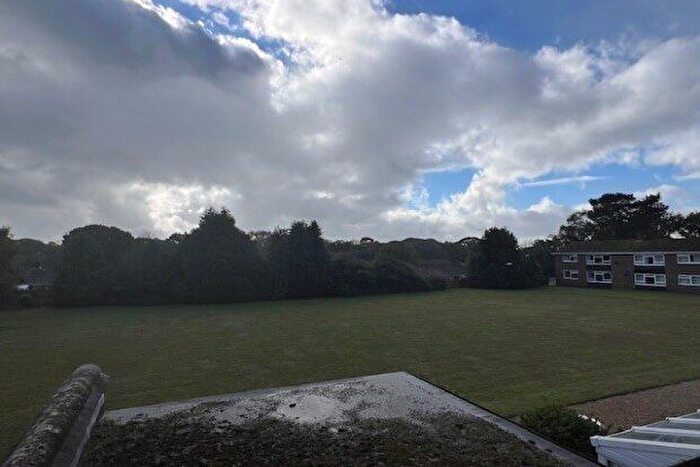 3 Bedroom Flat To Rent In Saulfland Drive, Christchurch, BH23