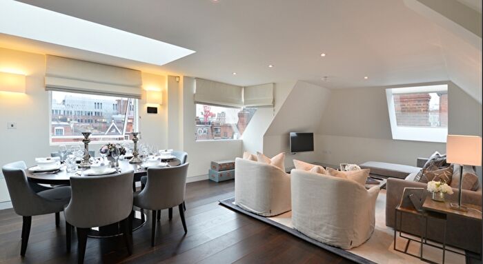 2 Bedroom Flat To Rent In Duke Street, Mayfair, London, W1K
