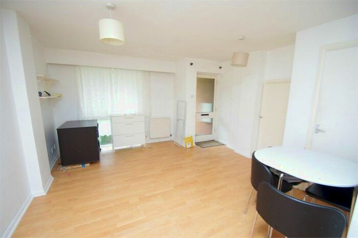1 Bedroom Flat To Rent In Lynbury Court, Rickmansworth Road, Watford, WD18