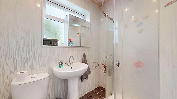 1 Bedroom Flat For Sale In Connell Crescent, London, W5