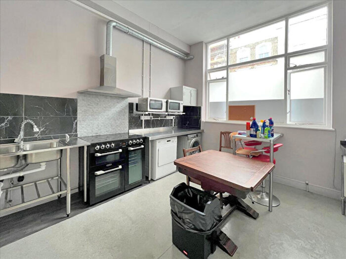 Terraced House To Rent In Ifield Road, London, SW10