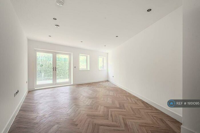 2 Bedroom Flat To Rent In Dagmar Road, London, N4