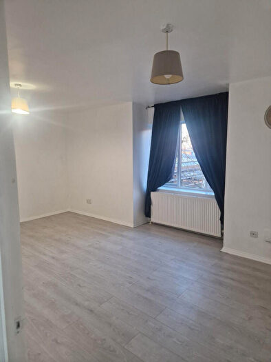 2 Bedroom Apartment To Rent In Franklin Way, Croydon, Surrey, CR0