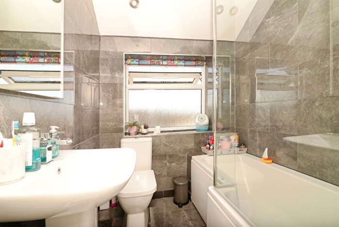 3 Bedroom Terraced House For Sale In Victoria Avenue, Hastings, TN35