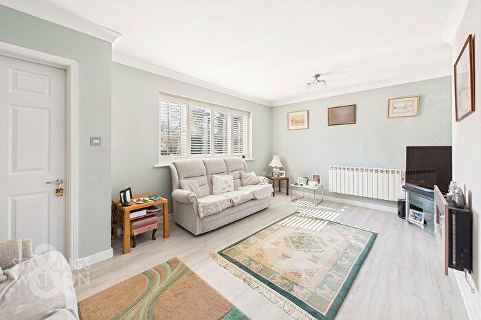 2 Bedroom Detached Bungalow For Sale In Pack Lane, Lingwood, Norwich, NR13