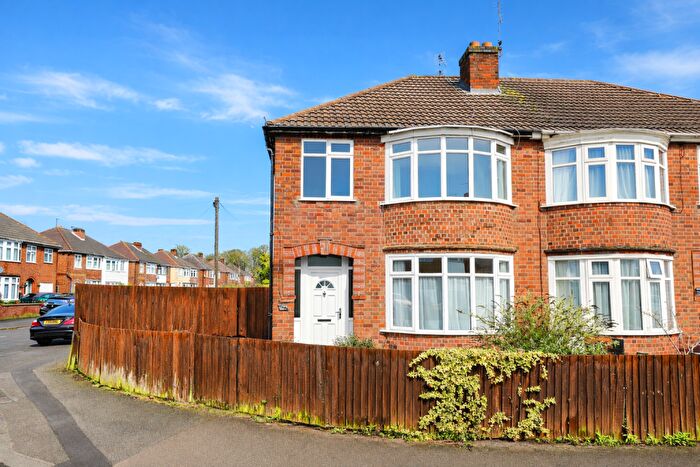 3 Bedroom Semi Detached House For Sale In Braunstone Close, Leicester, Leicestershire, LE3