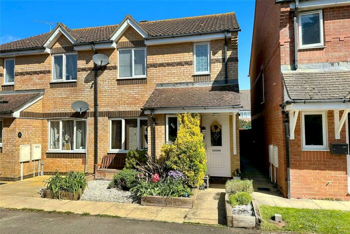 3 Bedroom Semi-Detached House To Rent In Larkspur Close, West Sussex, BN17