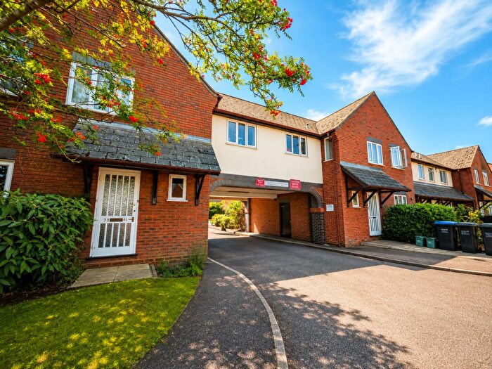 2 Bedroom Flat To Rent In Ground Lane, Hatfield, AL10