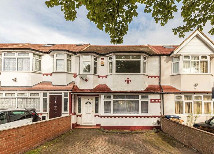 3 Bedroom Terraced House To Rent In Cleveley Crescent, Ealing, W5
