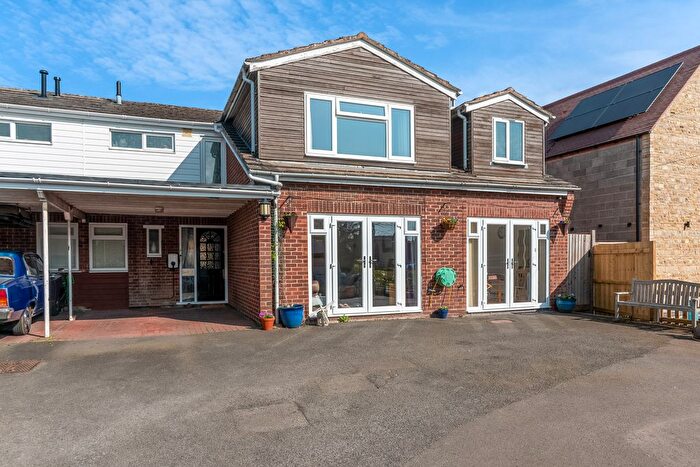 4 Bedroom Semi-Detached House For Sale In Temple End, Harbury, CV33