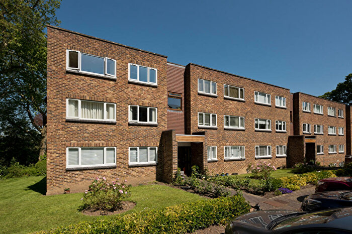 2 Bedroom Flat To Rent In Farington Acres, Vale Road, Weybridge, Surrey, KT13