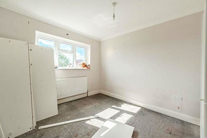3 Bedroom Flat To Rent In Charlbury Avenue, Stanmore, HA7