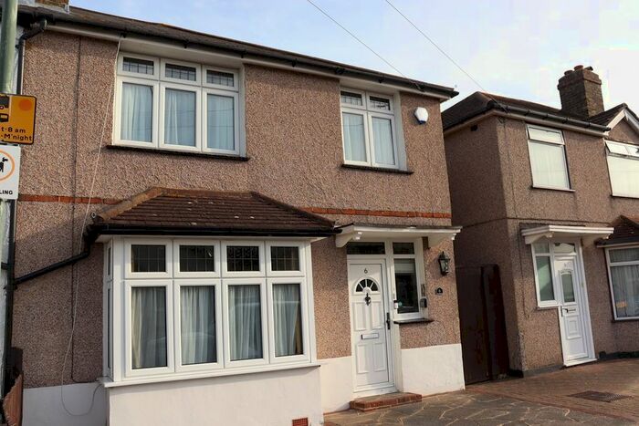 4 Bedroom Semi-Detached House To Rent In Corbylands Road, Sidcup, DA15