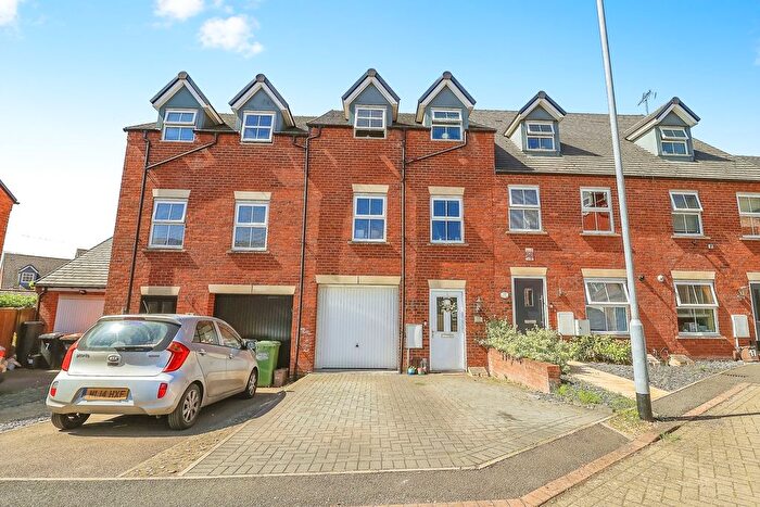 4 Bedroom Town House For Sale In Heron Road, Leighton Buzzard, Bedfordshire, LU7