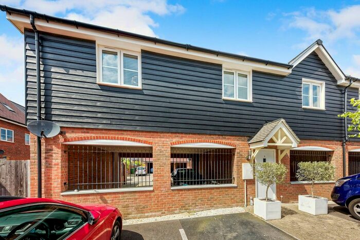 2 Bedroom Flat To Rent In Shearwater Drive, Bracknell, RG12