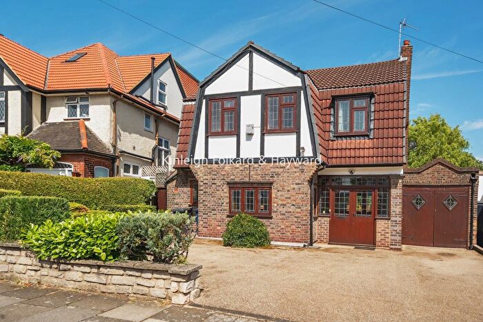 3 Bedroom Detached House For Sale In Manor Drive, London, N20
