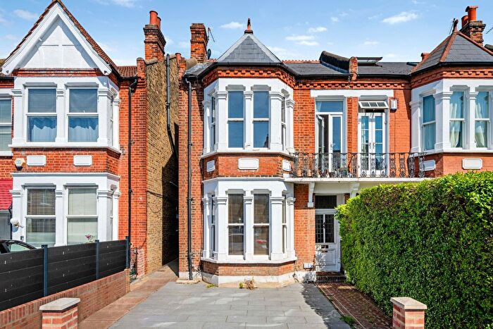 2 Bedroom Flat To Rent In Trinity Road, London, SW19