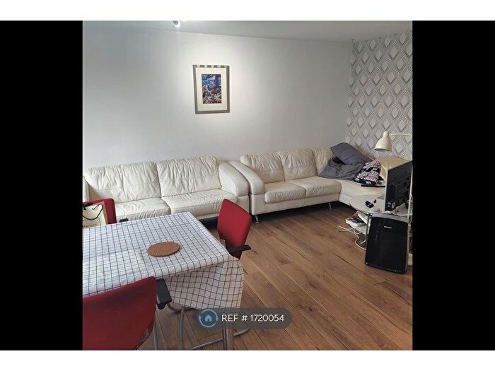 2 Bedroom Flat To Rent In Silsoe House, London, NW1