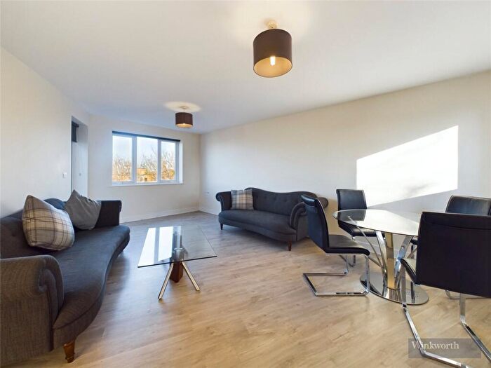 2 Bedroom Apartment To Rent In Hythe Road, Surbiton, KT6